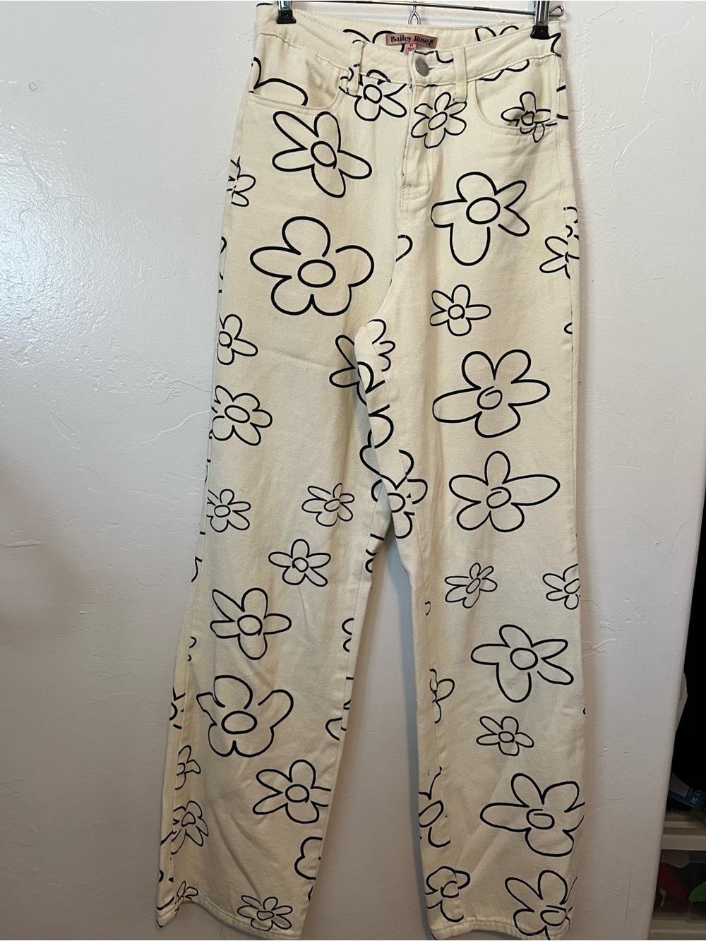 Bailey Rose Cream Flowered Wide Leg Jeans, Women’s SzXS “Have Some Fun Pant”Boho